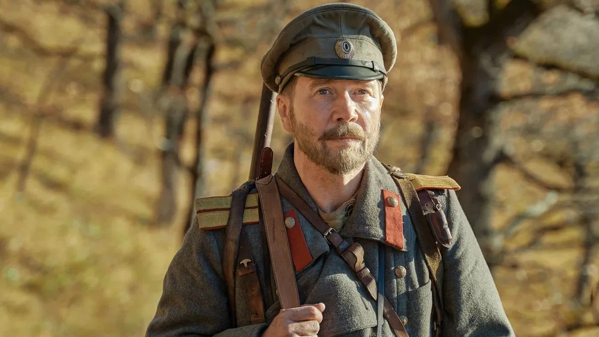 Осенью выйдет сериал «Арсеньев» с Евгением Мироновым в главной роли 🍂

В кадре также появятся Алиса
