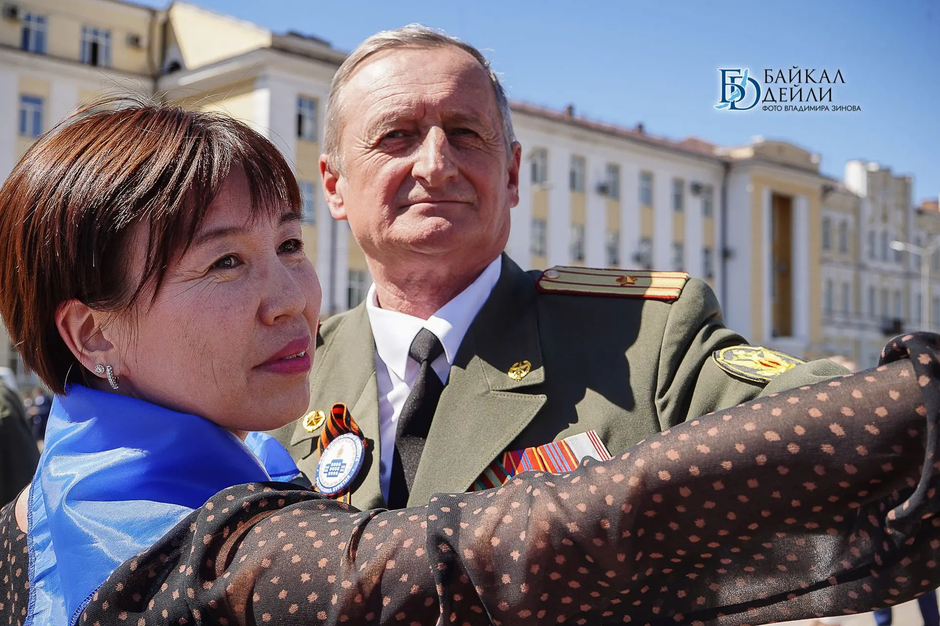 Глава Бурятии оценил масштабный «Вальс Победы» в Улан-Удэ  7 мая Улан-Удэ присоединился ко всероссий