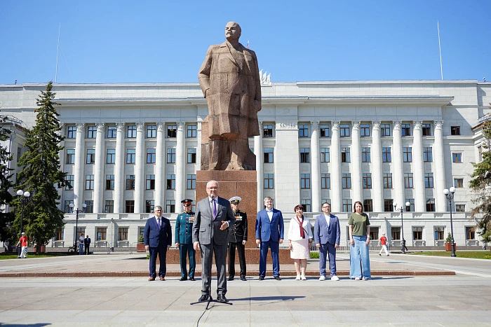На главной площади Кирова прошел первый Парад детских объединений.  19 мая Кировская область впервые