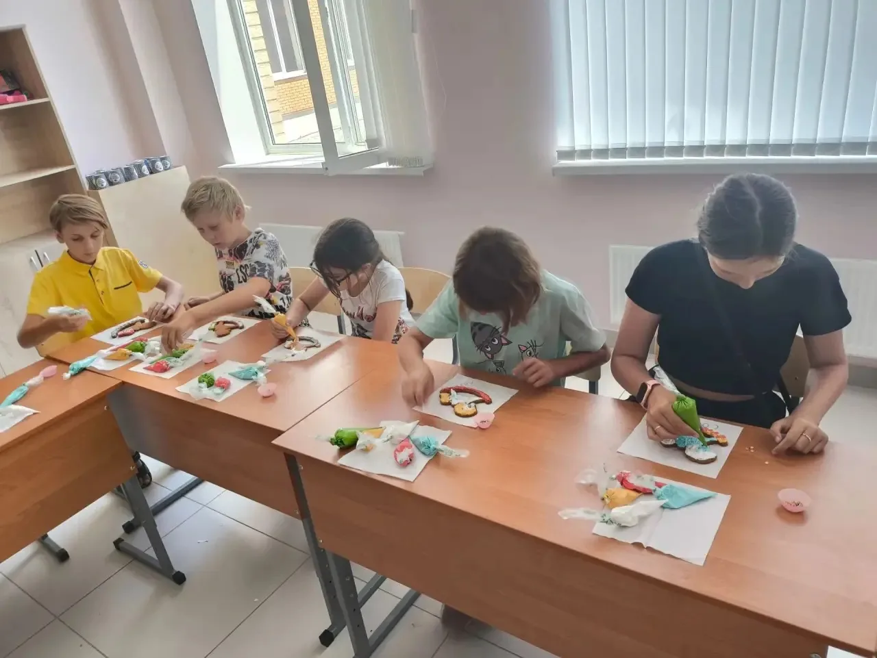 В лагере "Космическая Симфония" сегодня был настоящий праздник творчества и вкуса! Дети с азартом вз