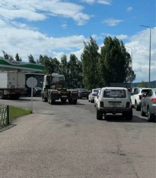 ⚡️ Первые ограничения введены на АЗС Челябинской области.
Водители рассказывают, что на АЗС «Татнефт