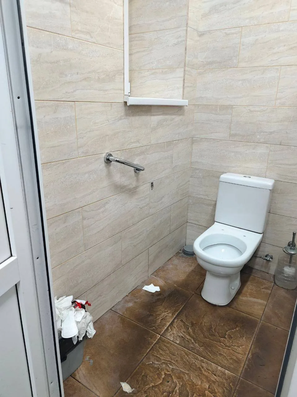 🚻 Подписчица пожаловалась на состояние общественного туалета в Курортном парке Ессентуков.
По её сл
