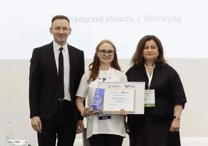 🔥 Выпускница школы № 1, ныне студентка Волгоградского медколледжа Ангелина Кузнецова п...