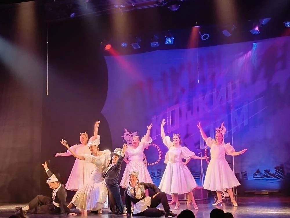 "ВНЕШКОЛЬНЫЕ МЕРОПРИЯТИЯ"🎭🏛🎬🎪  24 апреля в начальной школе был день театра. Ребята 1-А (кл.рук. Суга