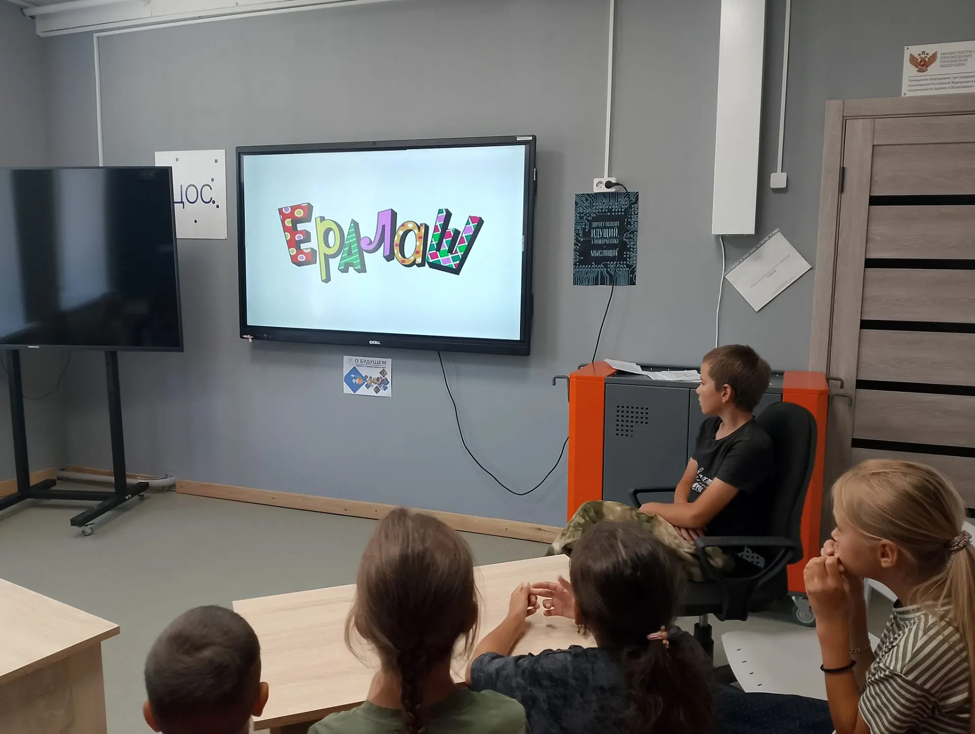 Мальчишки и девчонки, а также их КРОССВОРДЫ!

Сегодня день мы посвятили интеллектуальным играм, голо
