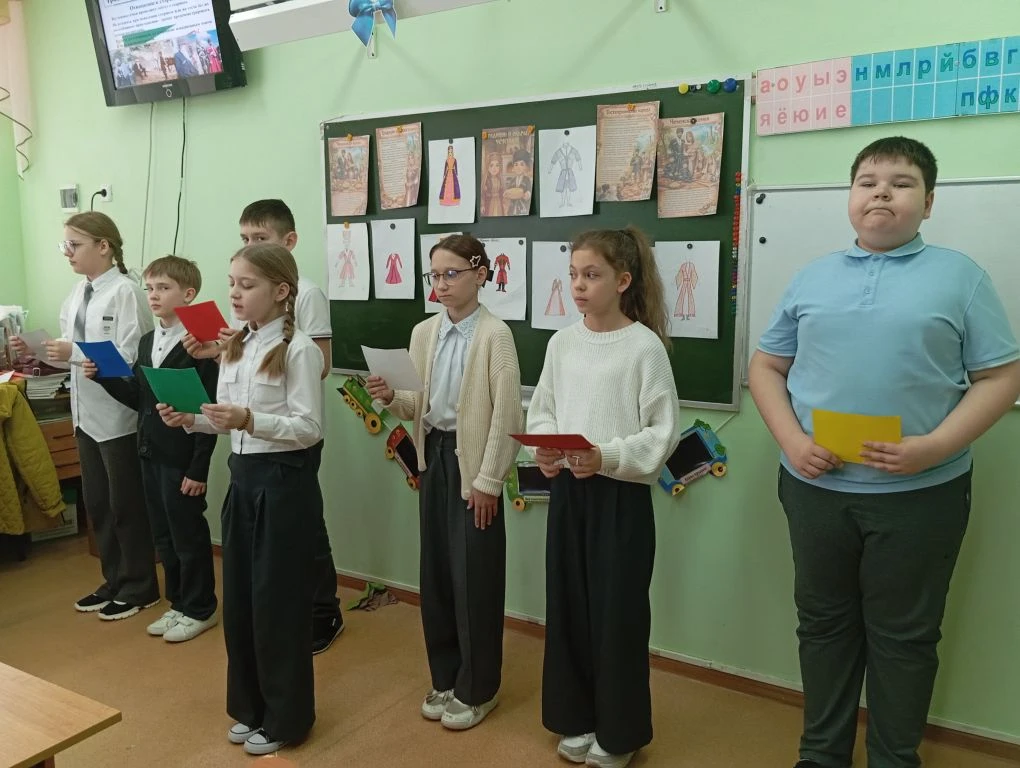 🇷🇺 В ходе тематического мероприятия, организованного учениками 4 «В» класса в честь Года народного е
