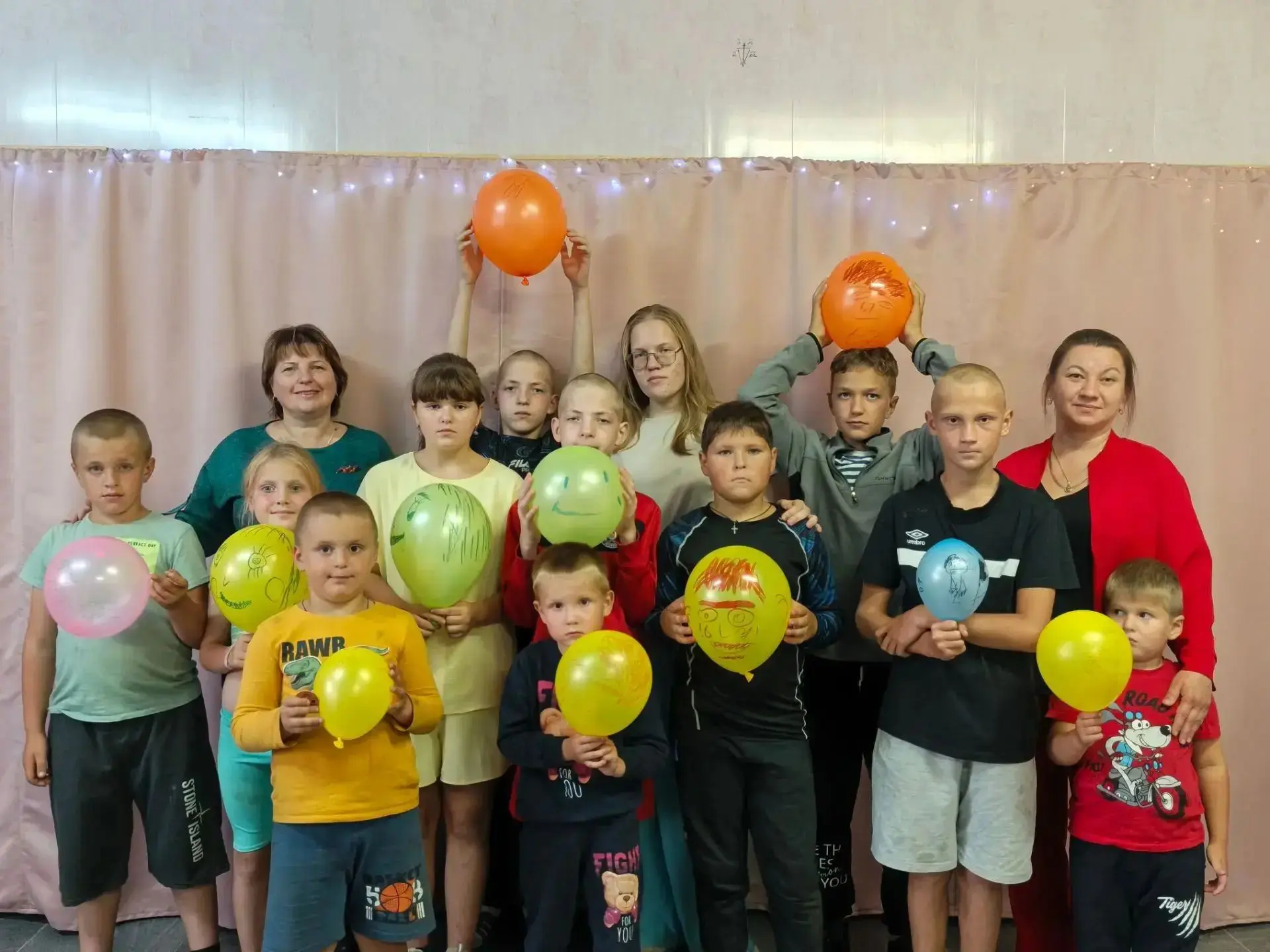 🎈🎈🎈В последний выходной день  лета в Воютинском СДК состоялась яркая игровая програм...