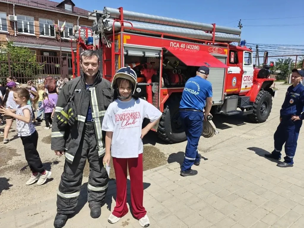 🚒 В нашем летнем лагере «Содружество» прошла встреча со спасателями СПО-6

Гости познакомили ребят 