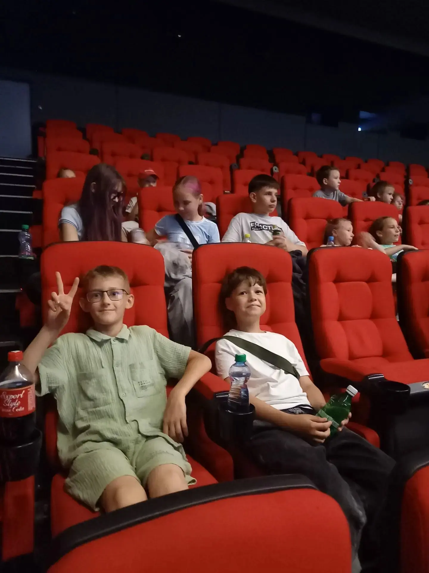 🎬 15 июня летний лагерь посетил  киноцентр "Орск", где ребята посмотрели мультфильм "Кощей, тайна ж