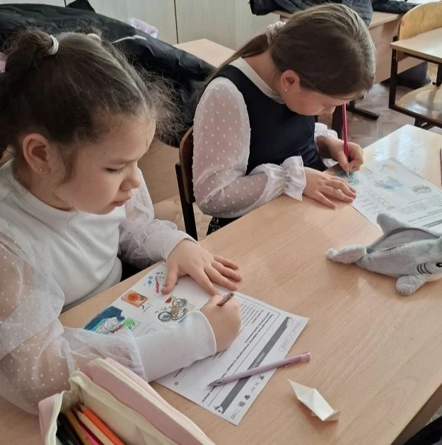 Новая учебная неделя в нашей школе стартовала традиционно: с торжественной церемонии поднятия флага 