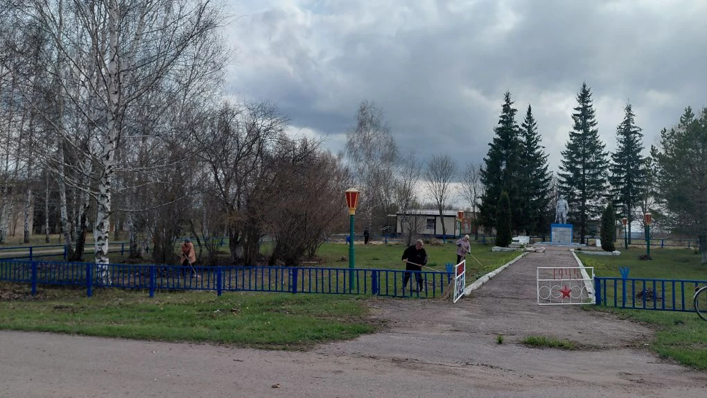 В преддверии празднования Дня Победы в Знаменско-Пестровском сельсовете ведутся работы ...