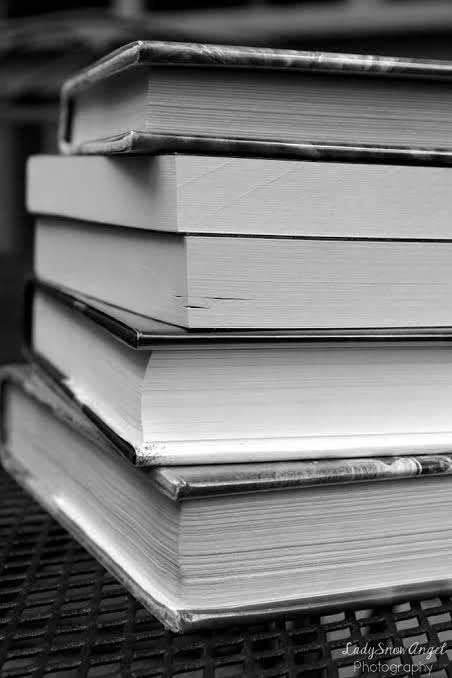 Учёный — тот, кто много знает из книг; образованный — тот, кто усвоил распространённые ...