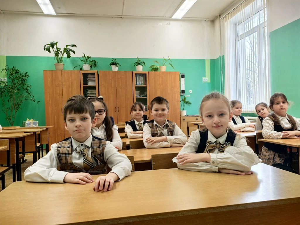 🌏🚀 65 лет триумфа. 80 лет космической отрасли. Ко Дню космонавтики!  👨‍🚀На внеурочном занятии «Разго