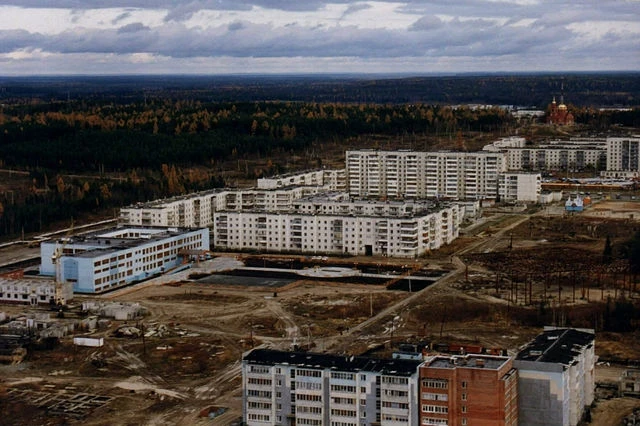 Вид на нынешние ТЦ "Пассаж" и городскую площадь, год неизвестен