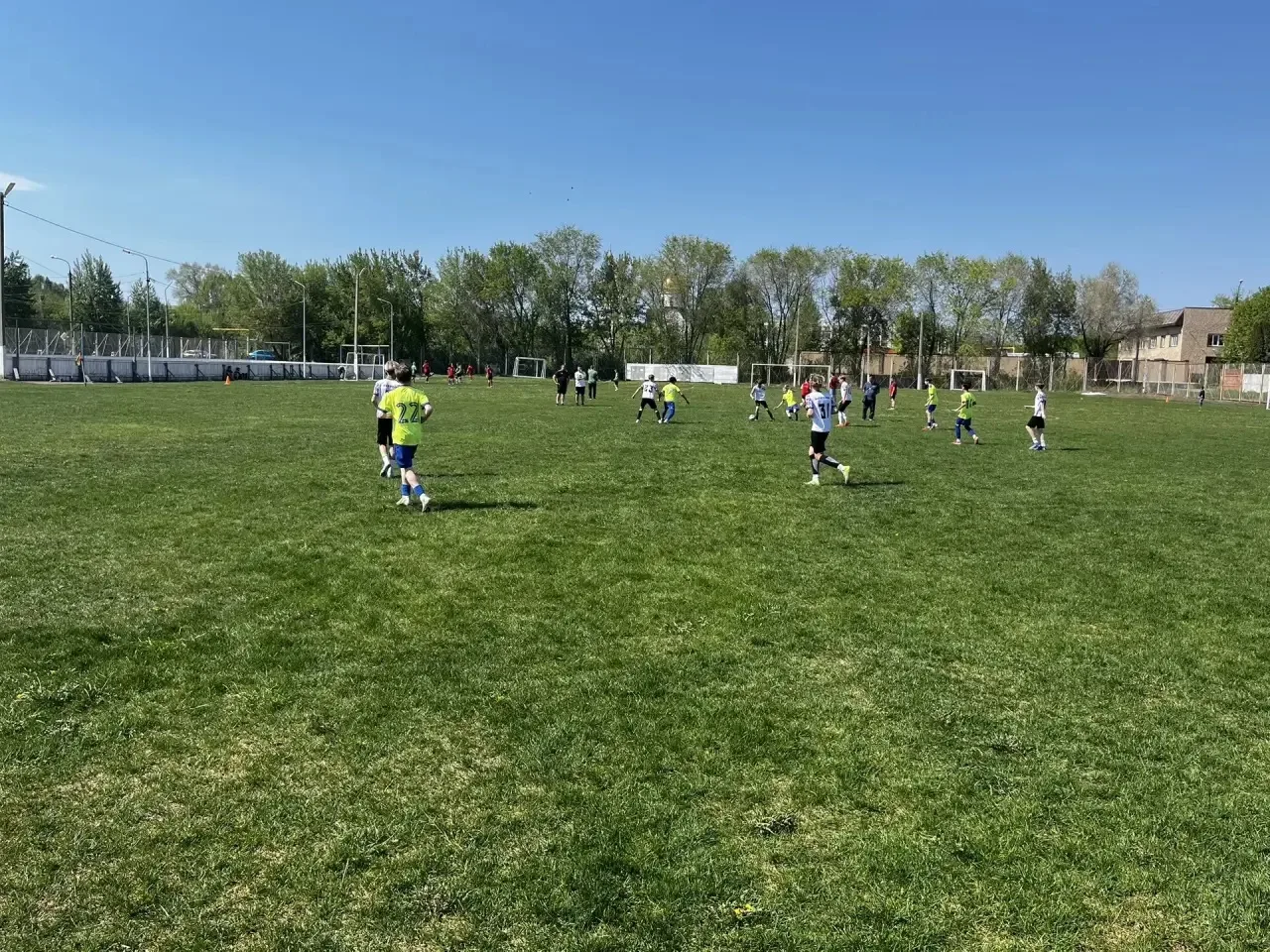 ⚽ Успех наших футболистов на «Кожаном мяче»  Обучающиеся ГБОУ СОШ №1 «ОЦ» п.г.т Стройкерамика достой