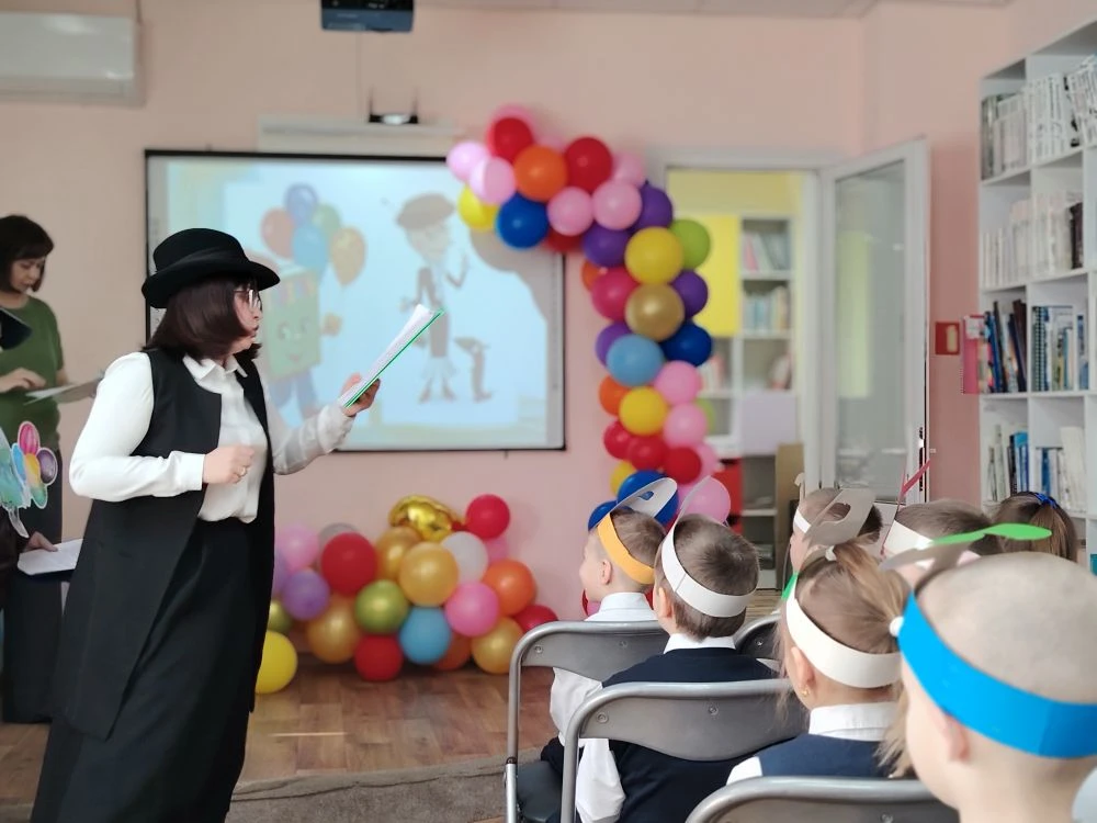 🎭 С ВСЕМИРНЫМ ДНЁМ  ТЕАТРА!  🧑‍🎓 Театр — это разговор без переводчиков и встреча, после которой мир 