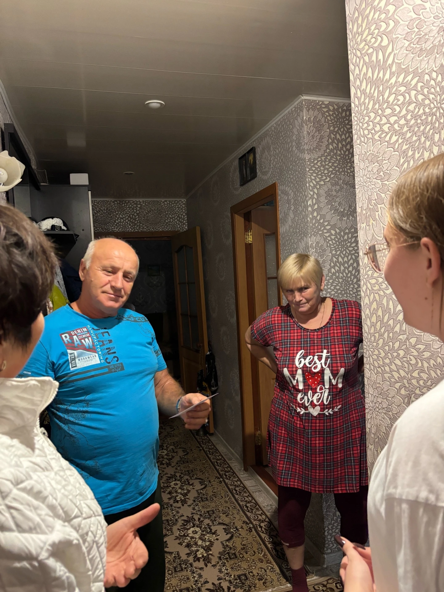 ☀С теплом и благодарностью: в школе поздравили ветеранов педагогического труда
