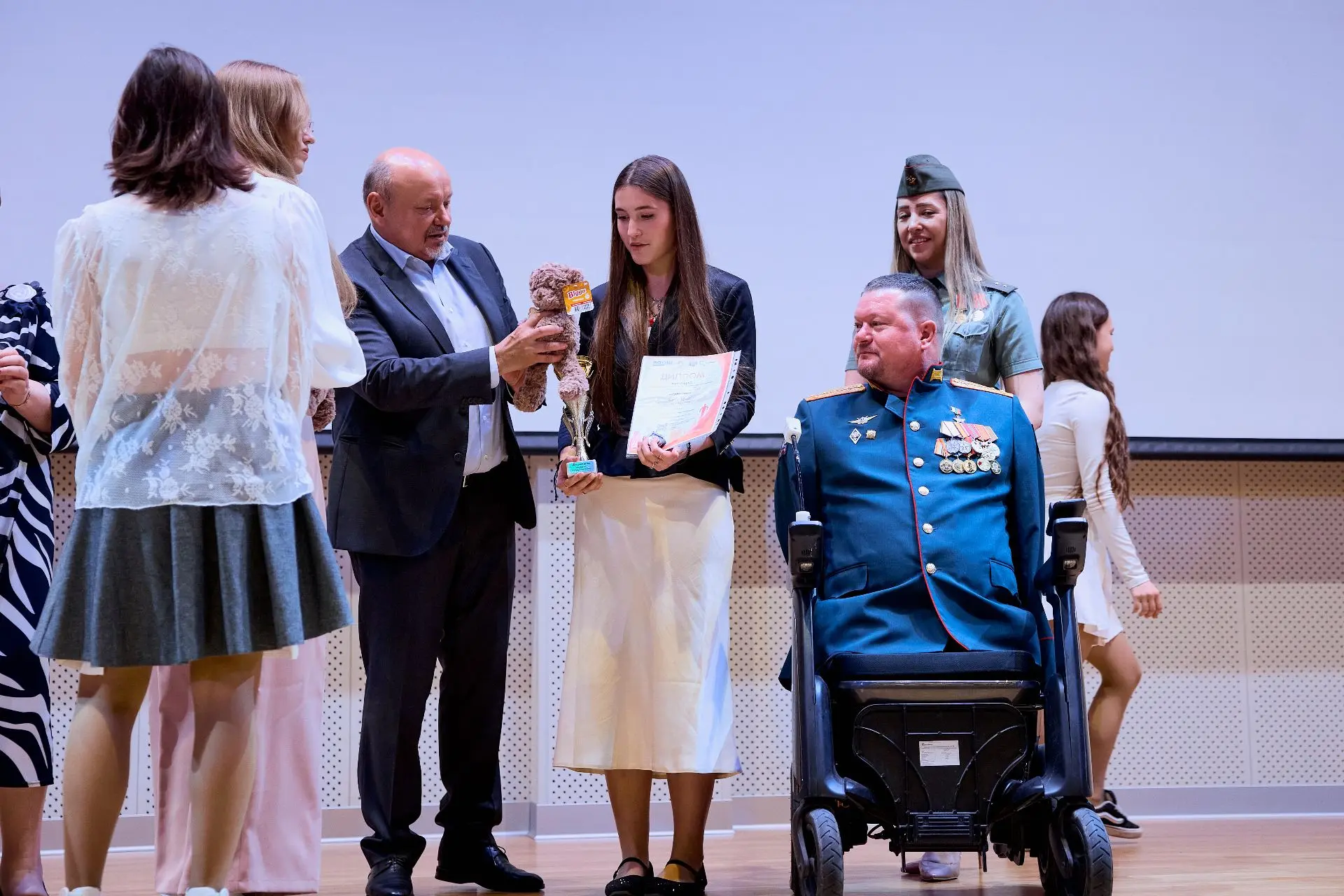 🏆Награждение лауреатов школьной премии «Виват» прошло в Троицке  В гимназии им. Н. В. Пушкова прошла
