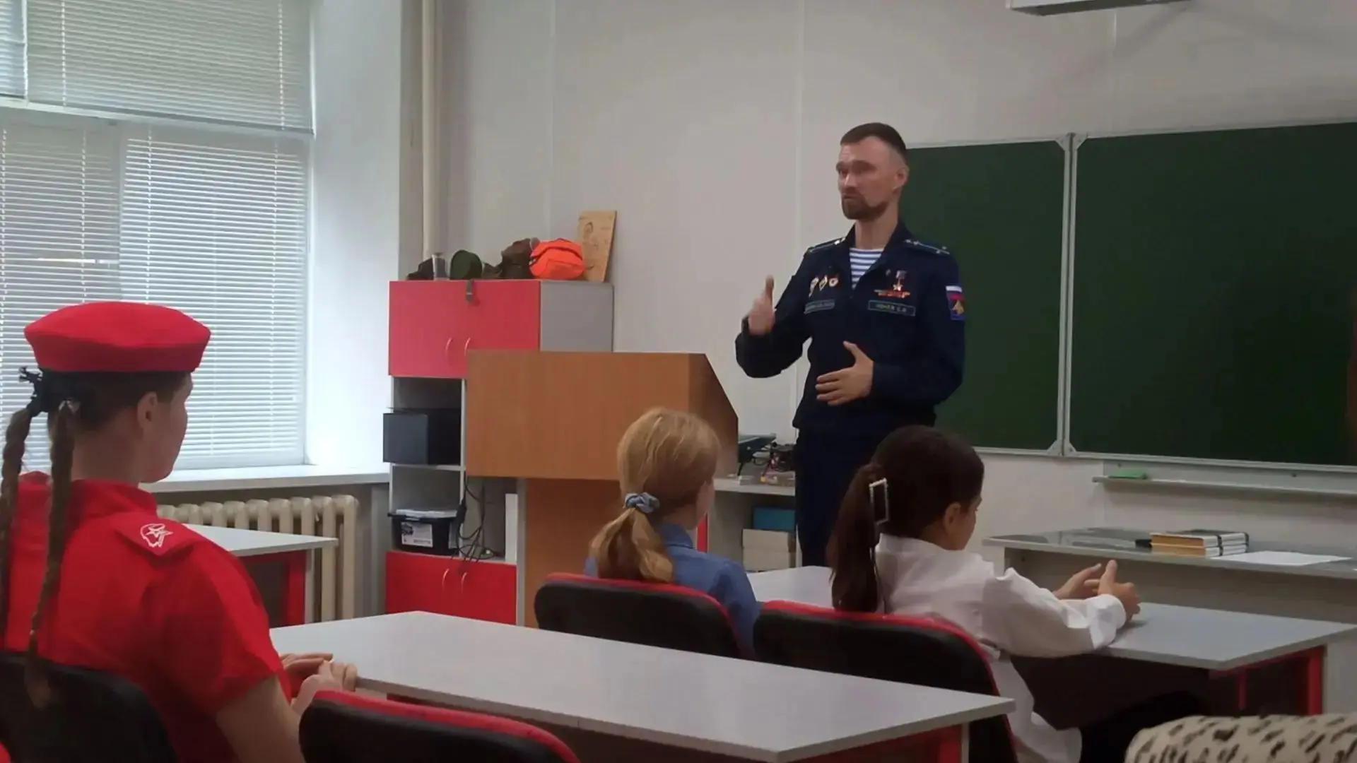 Рабочая поездка в Троицко‑Печорский район: Станислав Кочев обсудил дороги, здравоохране...