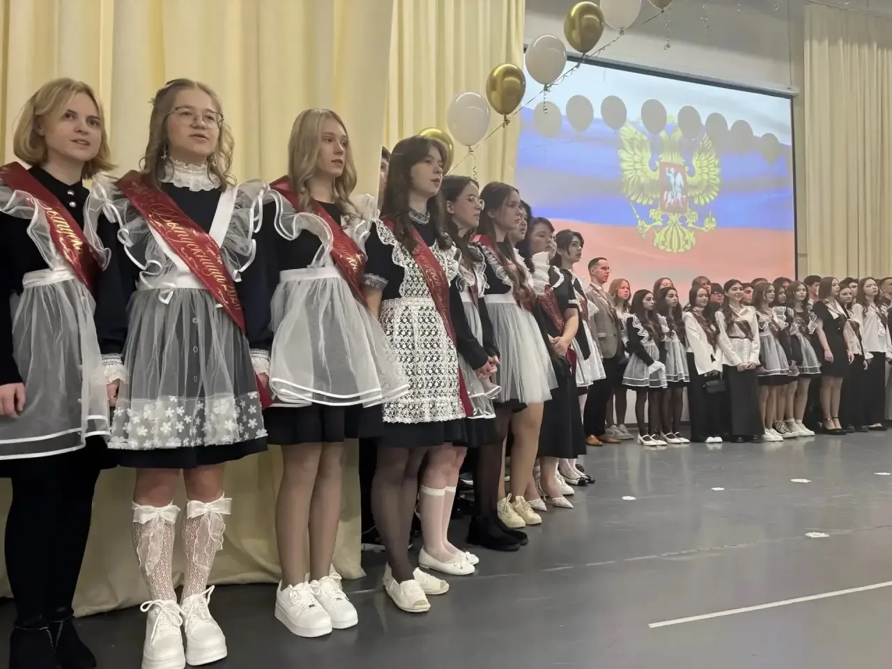 🔔Вот и отзвенел последний звонок для 11-х классов!  ❤️Сегодня для наших выпускников прозвучал главны