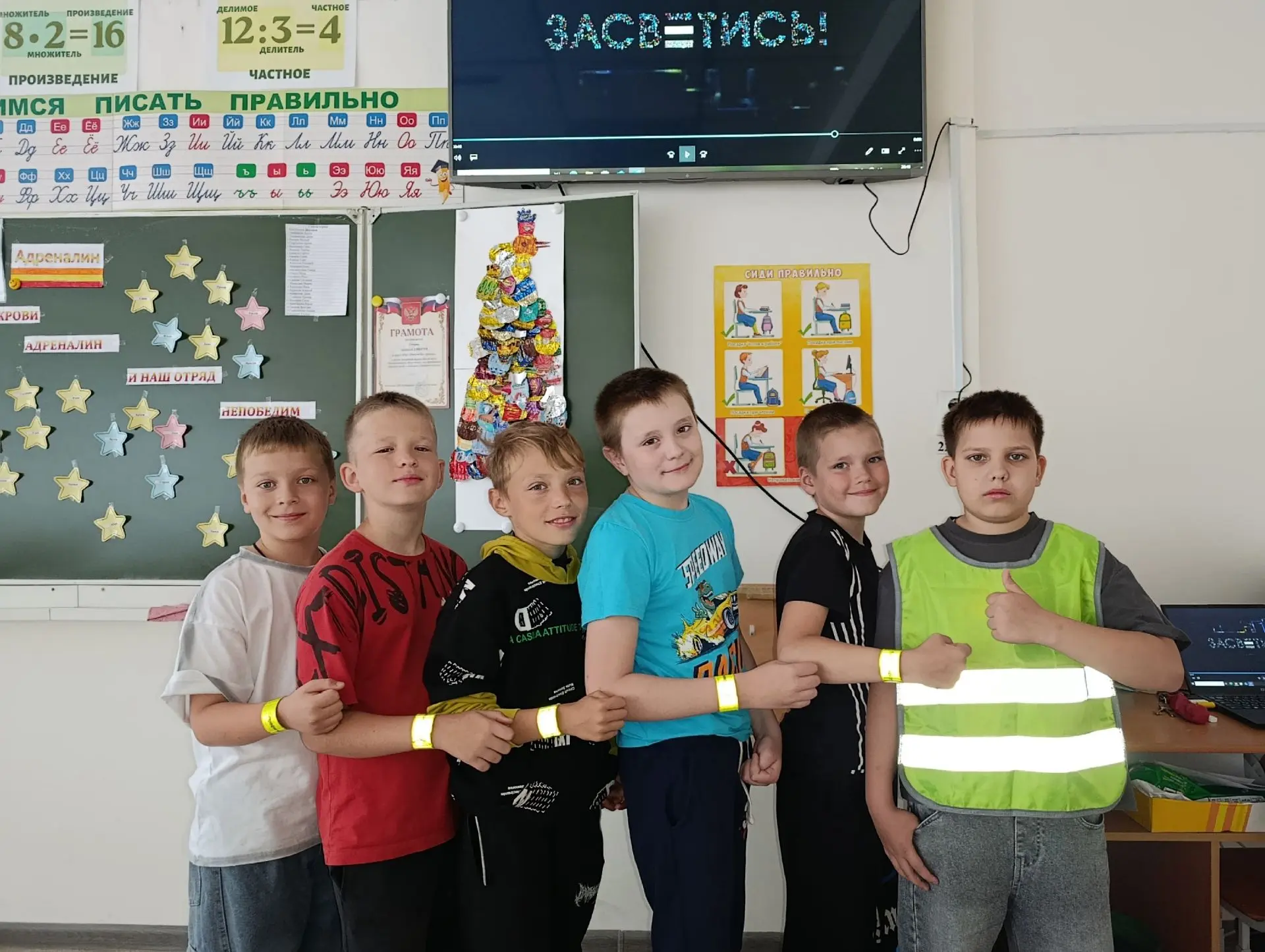 Сегодня в рамках мероприятий по профилактике детского дорожно- транспортного травматизма в школьном 