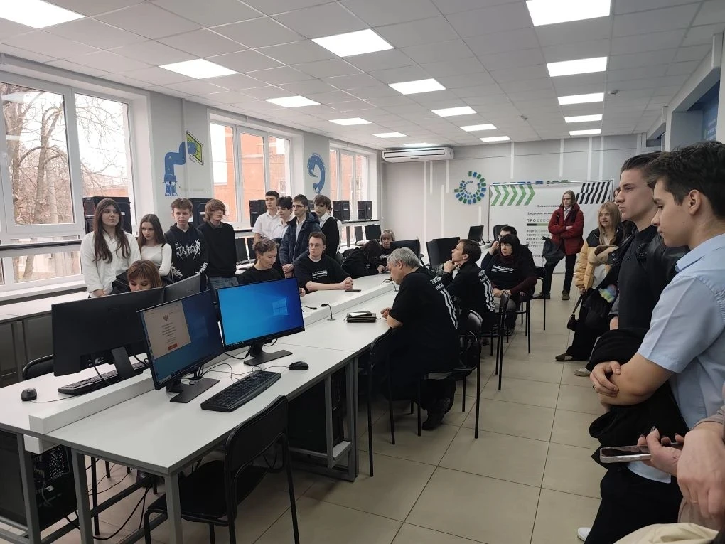 🚀Сегодня мои ребята из 9Б класса побывали на профориентационном мастер-классе  "Выбери профессию. Пр