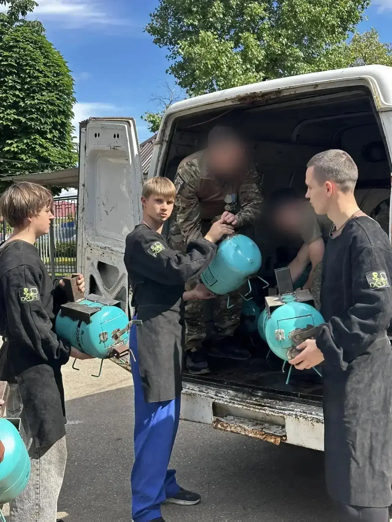 🔥 Волонтёры Кореновского политехнического техникума  поддерживают бойцов СВО!  Сегодня наши студенты