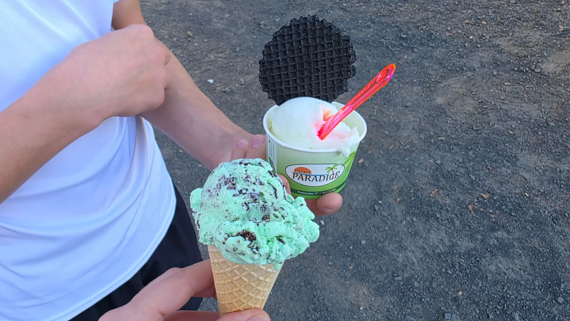 Сходили погуляли и поели по мороженке 🍦