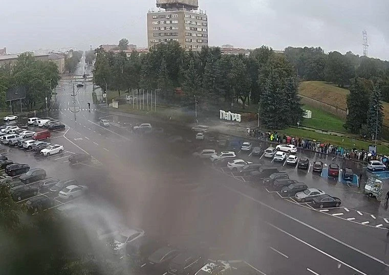 Камера - очередь из Нарвы (Эстония) в Россию https://balticlivecam.com/ru/cameras/eston...
