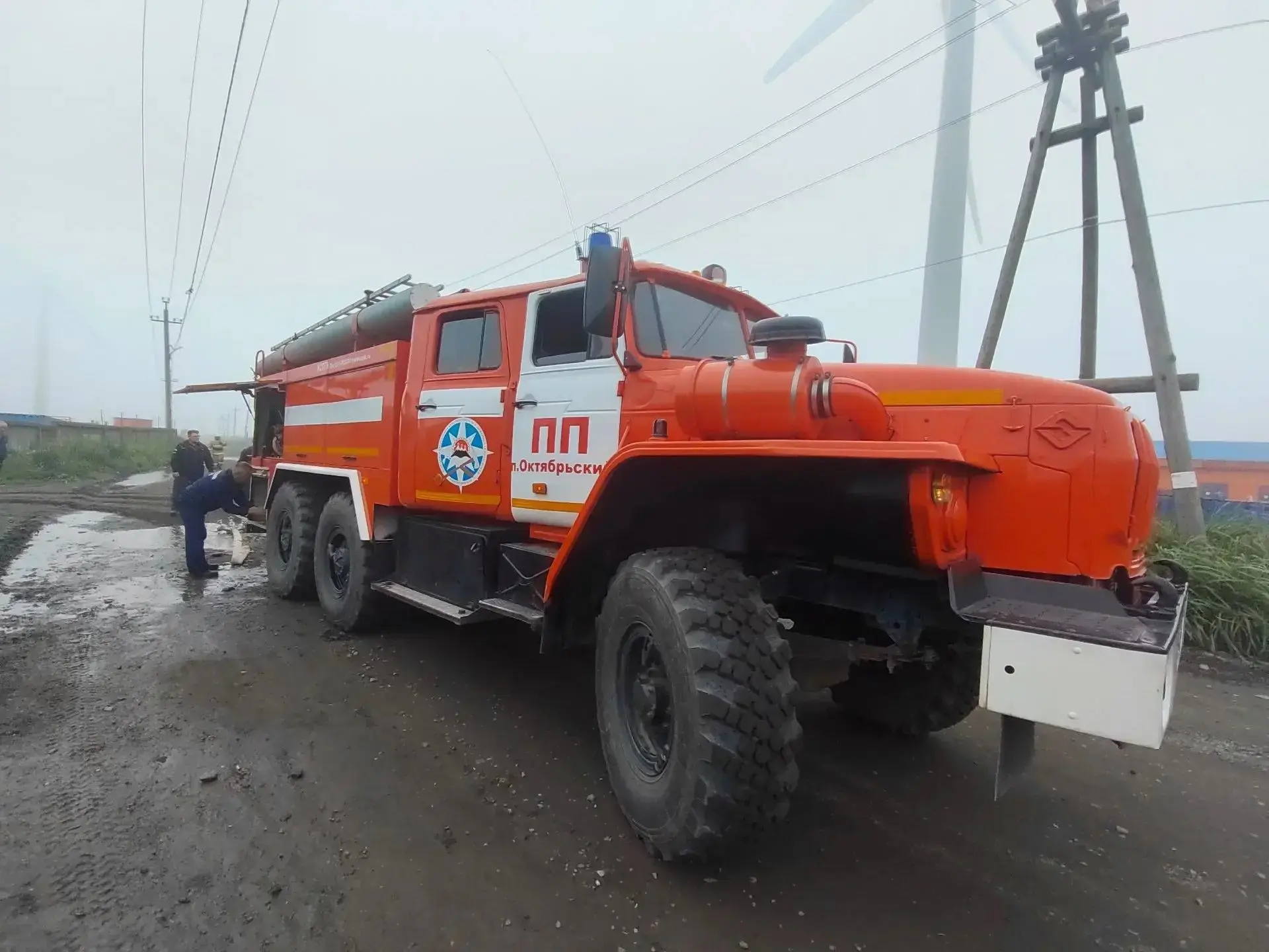 Тренировка по боевому развертыванию от автоцистерны прошла в Усть-Большерецком округе