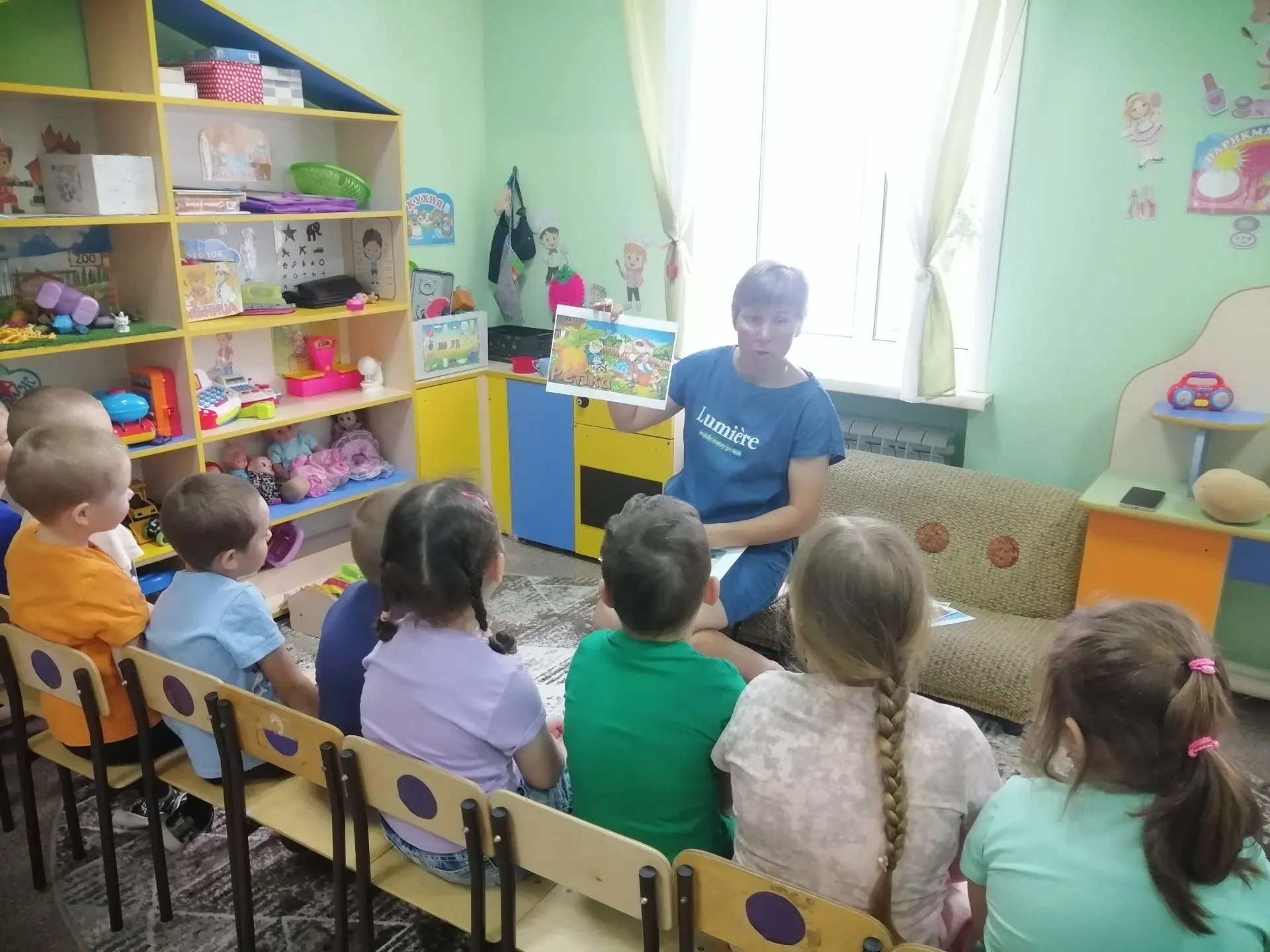 8 июня в нашем детском саду мы посвятили день русским народным сказкам. С детьми провели беседу "Нар