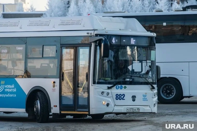 Жители Нового Уренгоя испытывают серьёзные трудности при посадке в автобусы в часы макс...