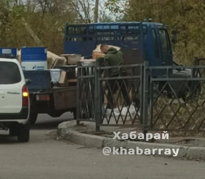 Рассыпал банки