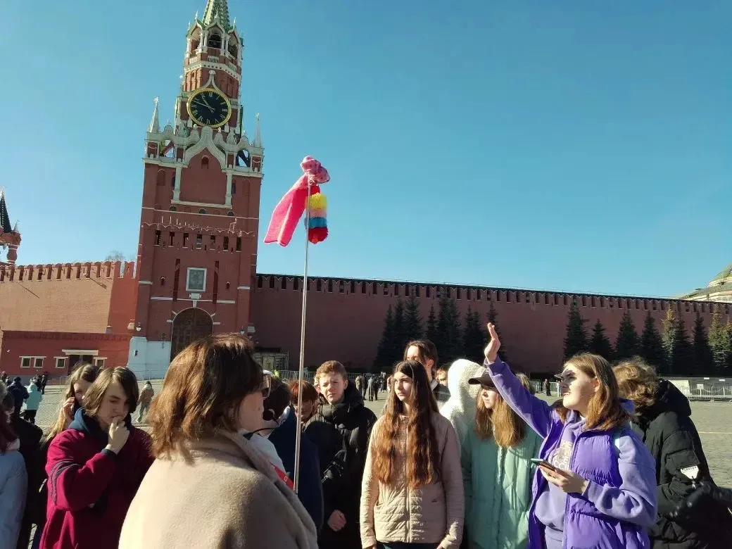 📅 Выходные с пользой: путешествие в историю  Учащиеся 8М, 8Г, 9Б и 9Г классов нашей школы отправилис