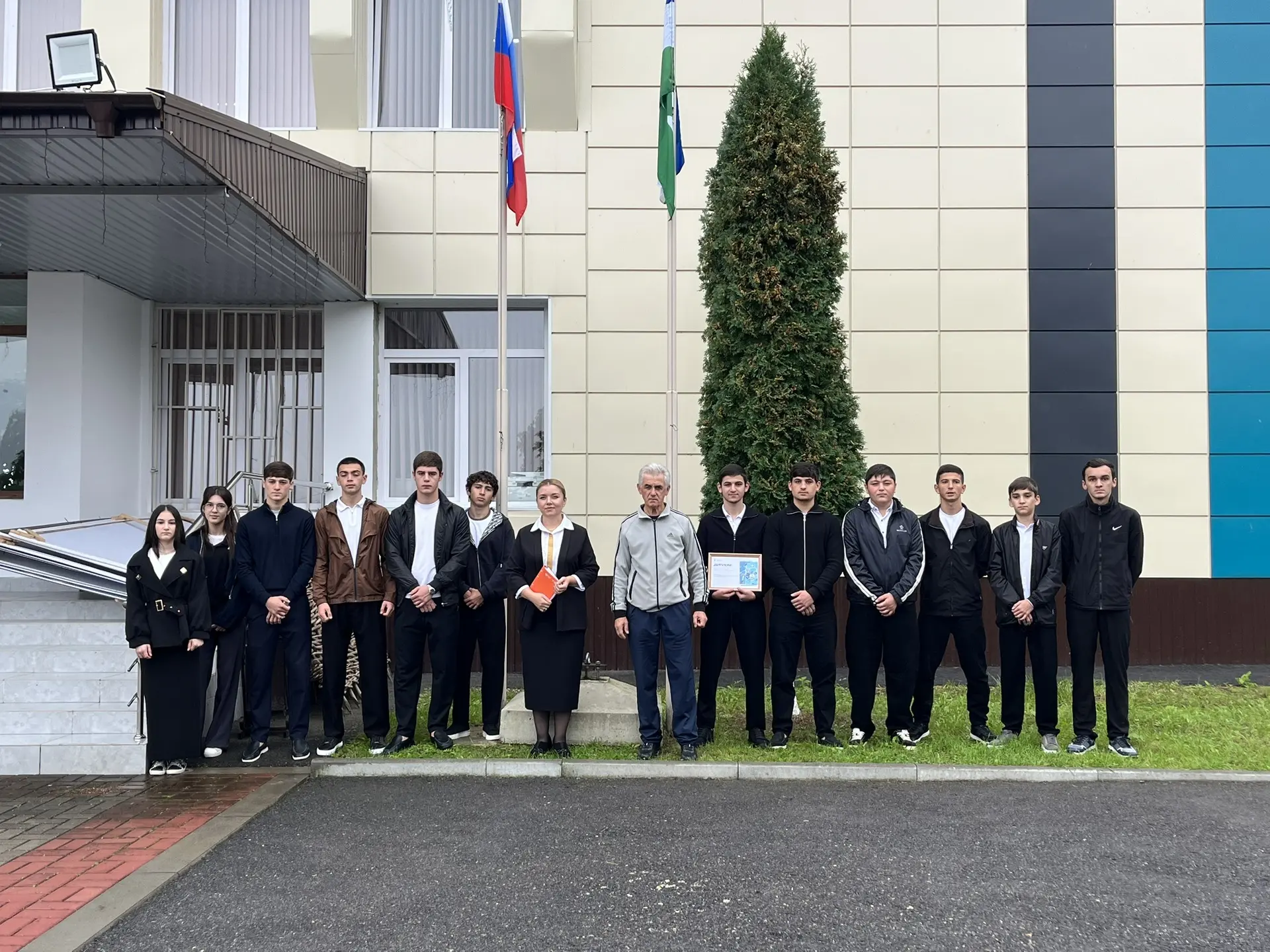 🔔 Утро понедельника, 28 сентября 2026 года, в МКОУ СОШ с.п. Аушигер началось с торжест...