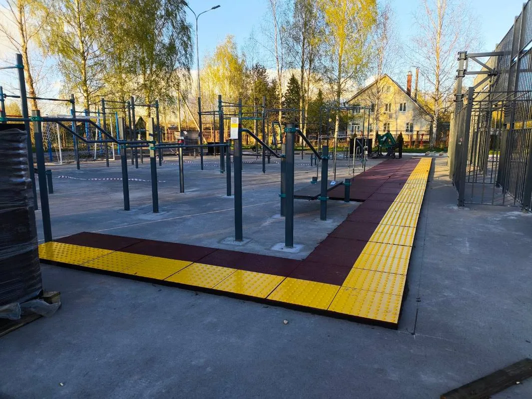 В Вологодском округе близится к завершению строительство «умной» спортивной площадки  В поселке Наде