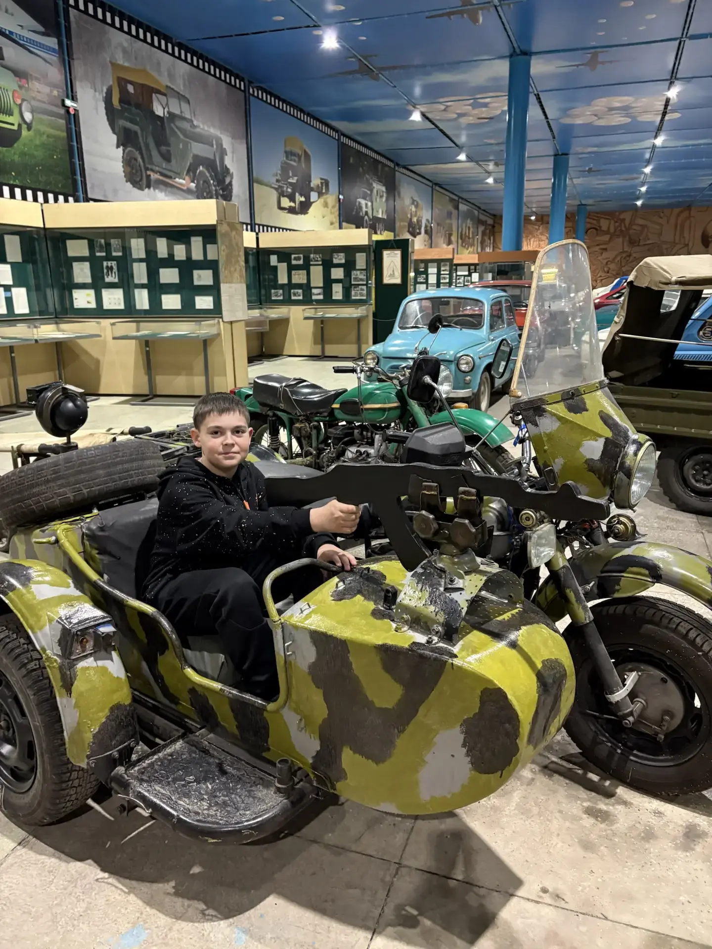 Музей военной автомобильной техники  В минувшие выходные ученик 5А класса Артём вместе с родителями 