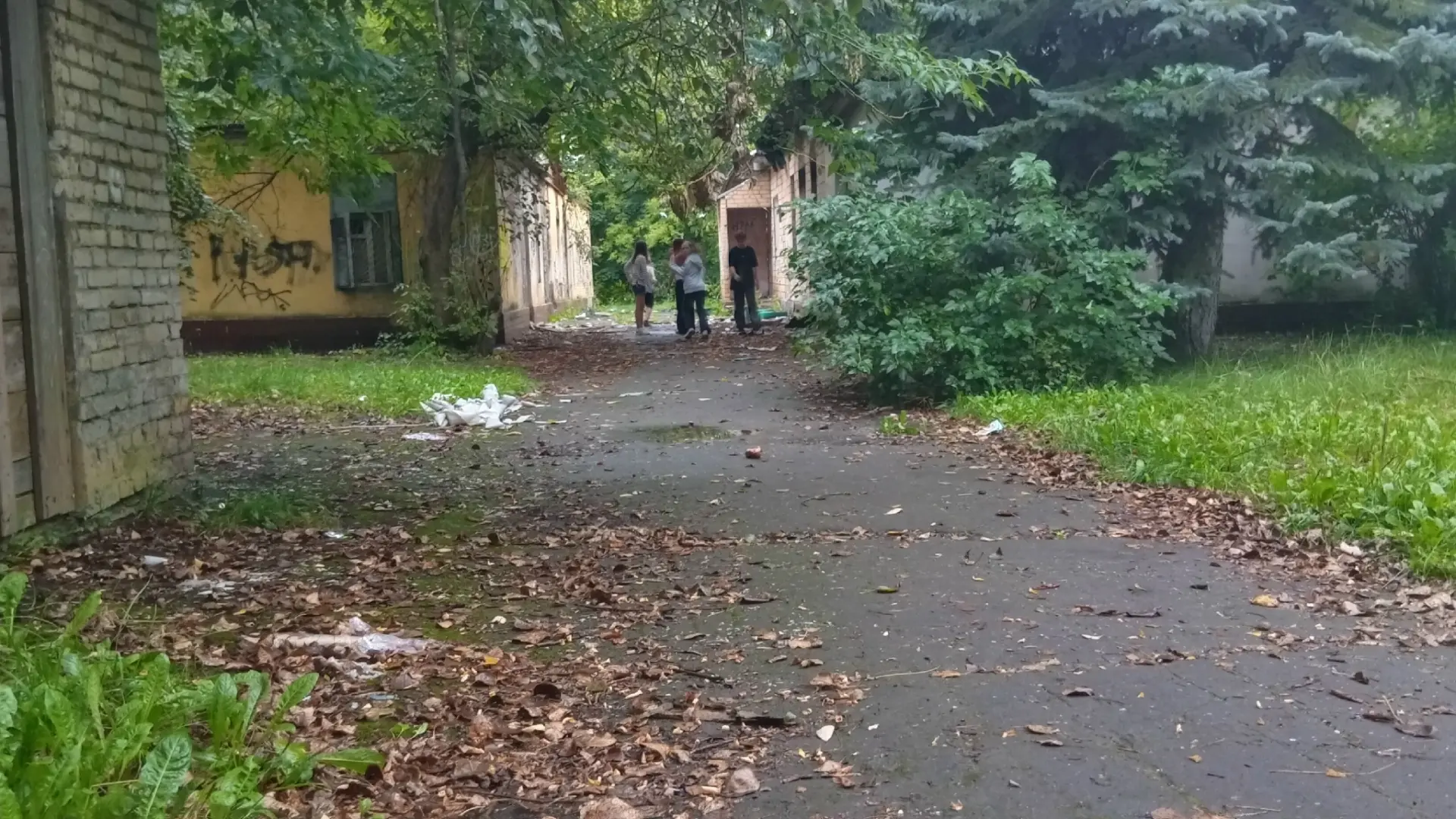ДЕТИ 😠 НА ЗАБРОШКЕ