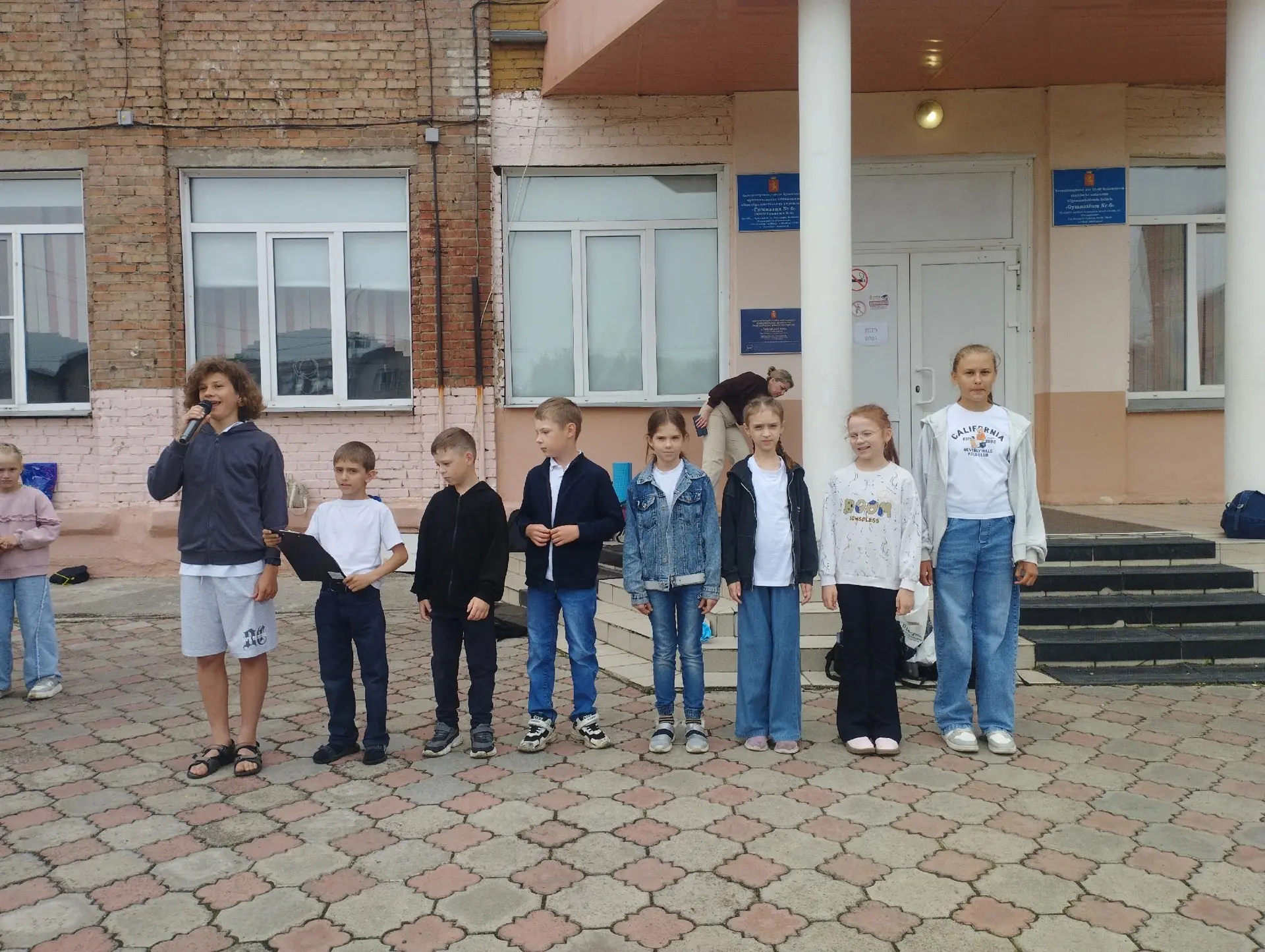 🇷🇺 С чего начинается Родина? С нашей большой и дружной линейки!

Сегодня в пришкольном лагере «Звё
