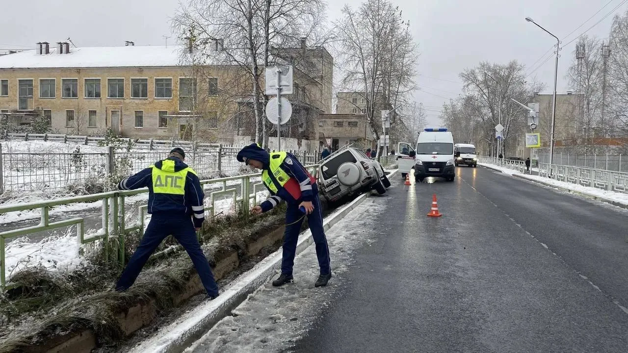 🔴В Североуральске мужчине разнесло голову об ограждение после того, как он заснул за р...