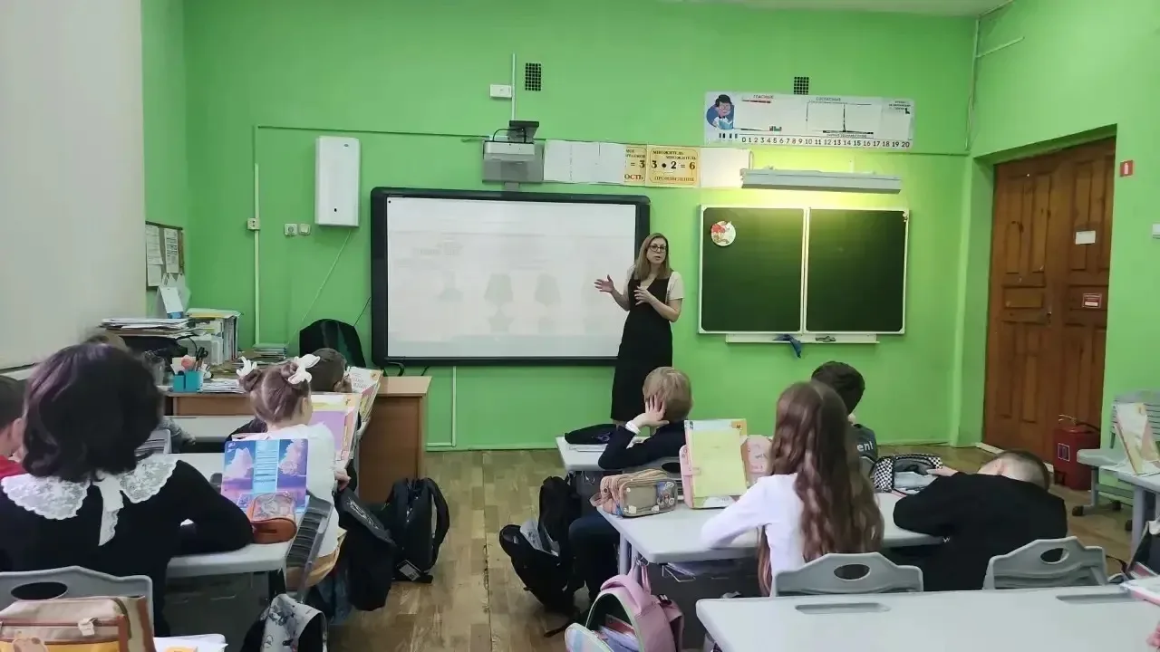 🕯 В нашей школе прошли Уроки мужества, посвящённые народному ополчению Москвы — людям, которые в 194