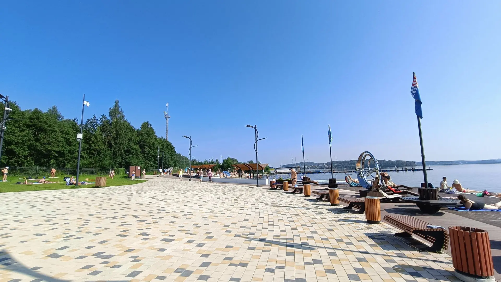 Городской пляж становится еще комфортнее
