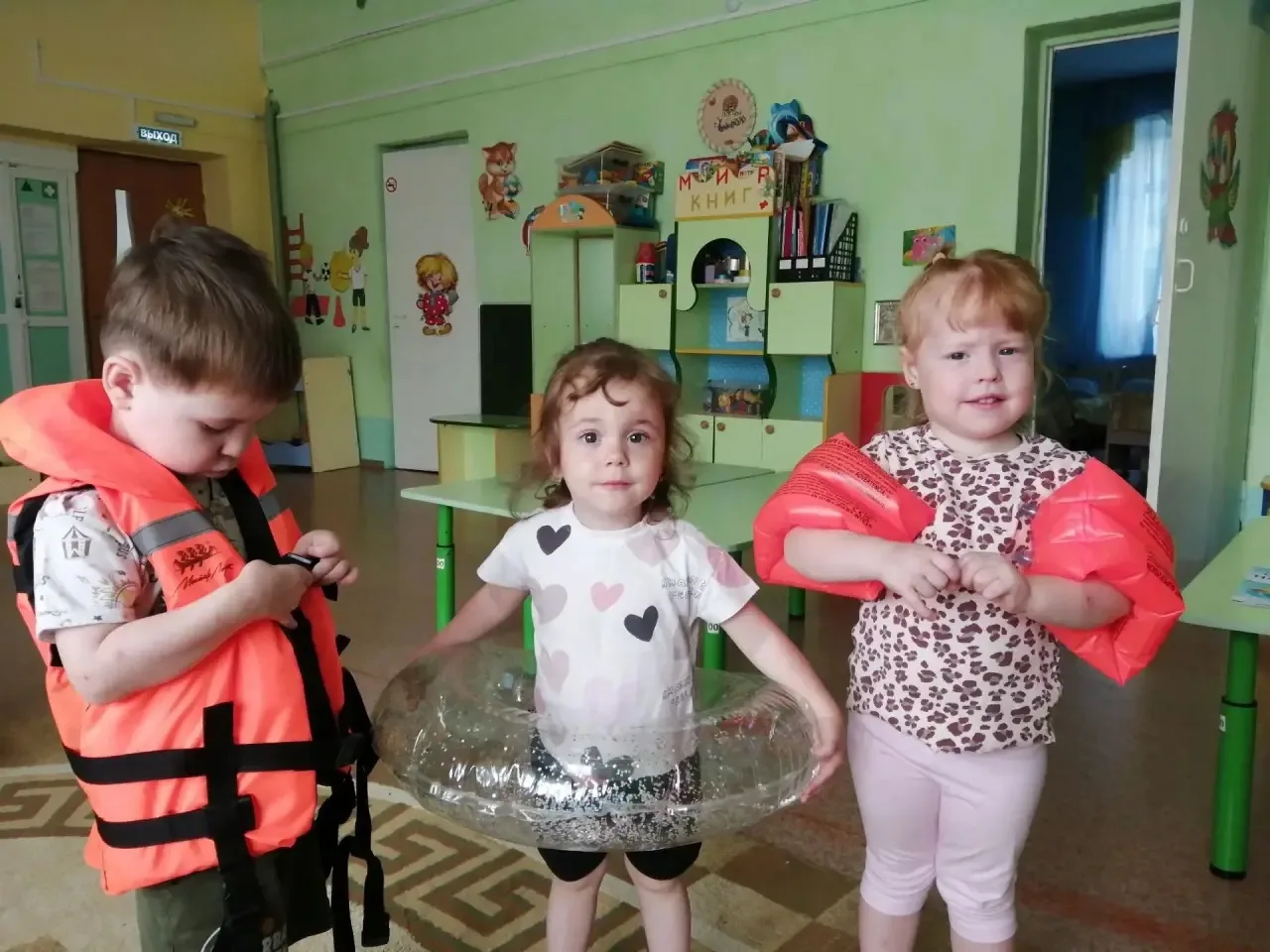 На этой неделе в нашей младшей группе прошло важное занятие по теме «Безопасность летом вблизи водоё