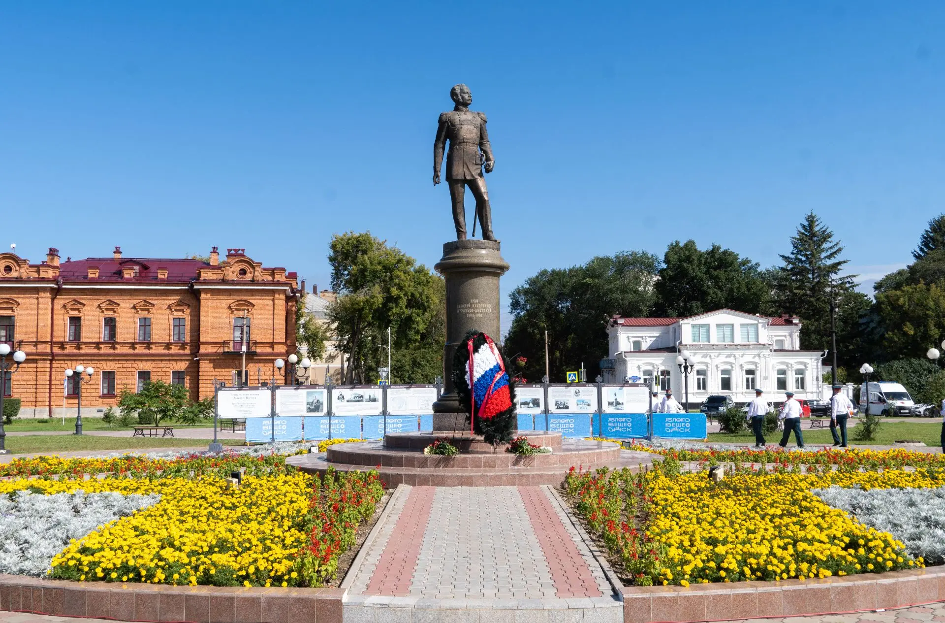 Депутаты Законодательного Собрания Приамурья почтили память графа Муравьева-Амурского