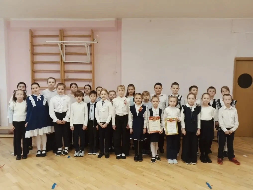 #РоссияМояРодина | Вот и стартовала новая учебная неделя в нашей школе! Как всегда, она началась с т