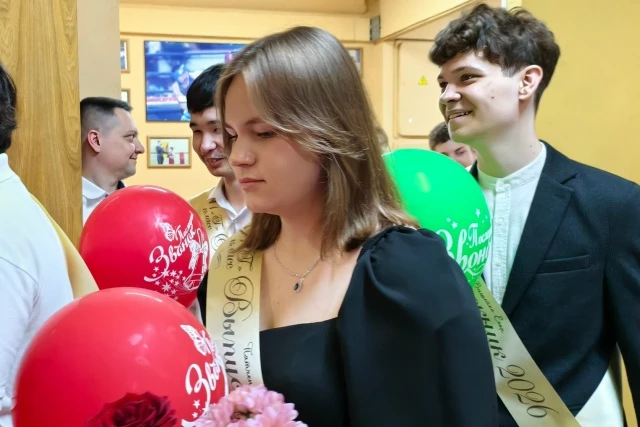 ФОТОМАРАФОН: ПОСЛЕДНИЙ ЗВОНОК  🎉 Пролетели школьные годы — впереди долгий и взрослый путь, важные ре