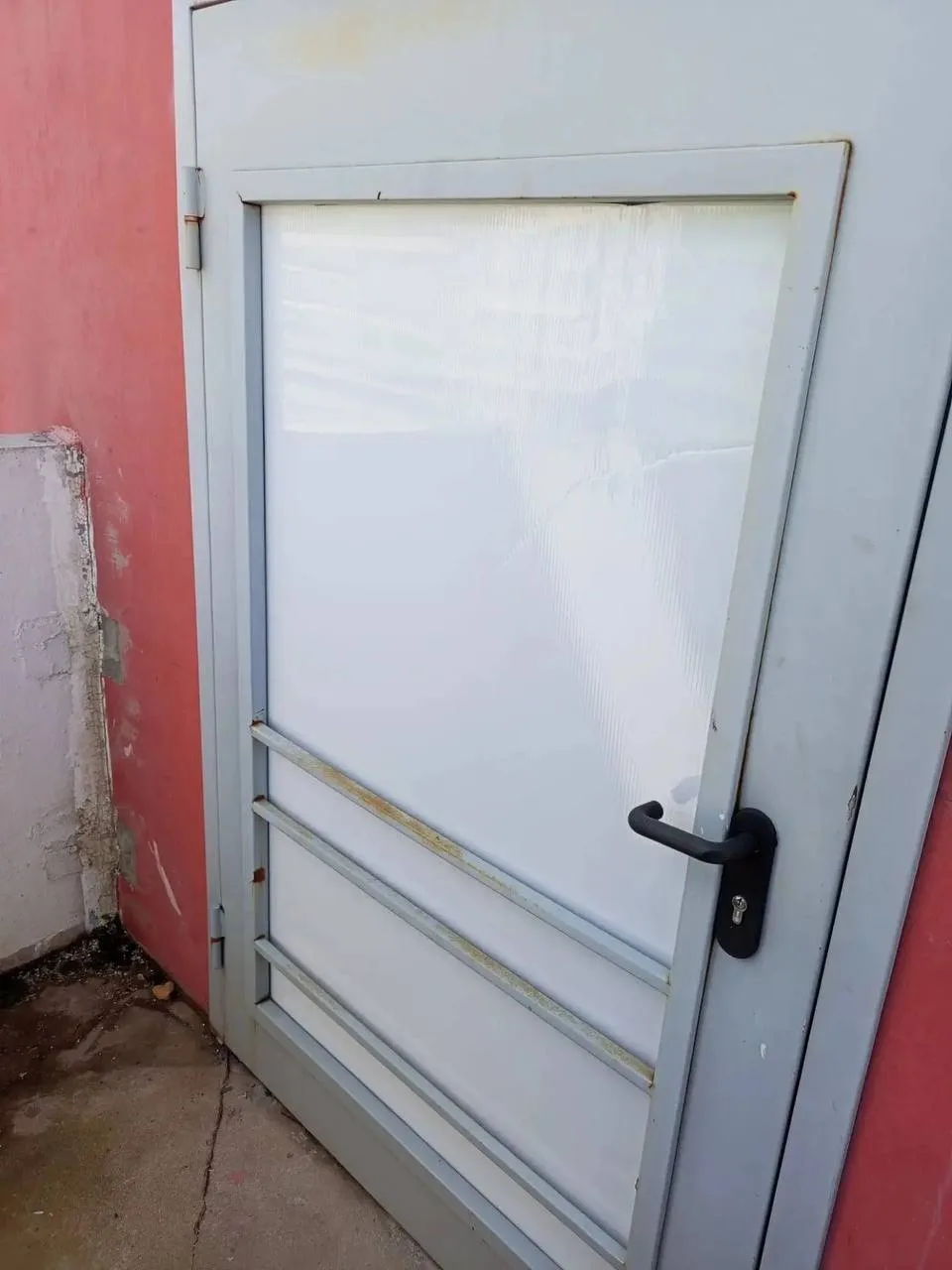 🔨 По адресу Новое шоссе, 8к1 заменили разбитые стёкла

Теперь всё выглядит аккуратнее, безопаснее и
