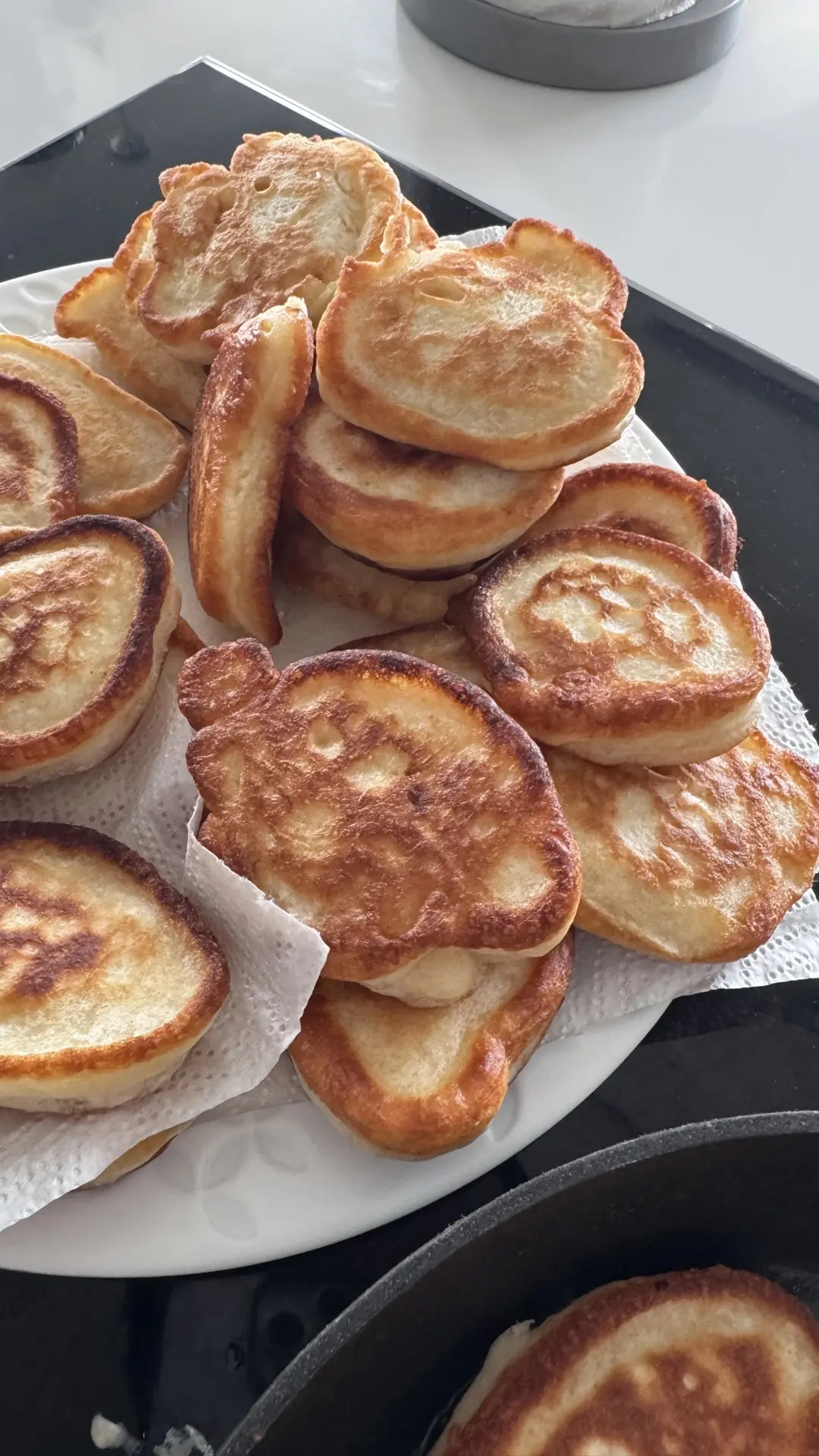 Пышные оладушки 😍

Секрет в кефире и густоте теста

Эти оладушки получаются всегда самыми пышными и