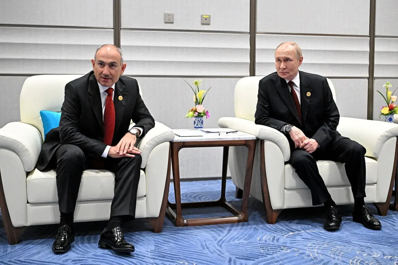 Владимир Путин провел телефонный разговор с Пашиняном

Пашинян заявил, что ограничения на поставки а