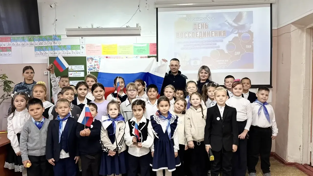 🇷🇺 Молодежный совет УФССП России по Тульской области провел урок единства в Узловой